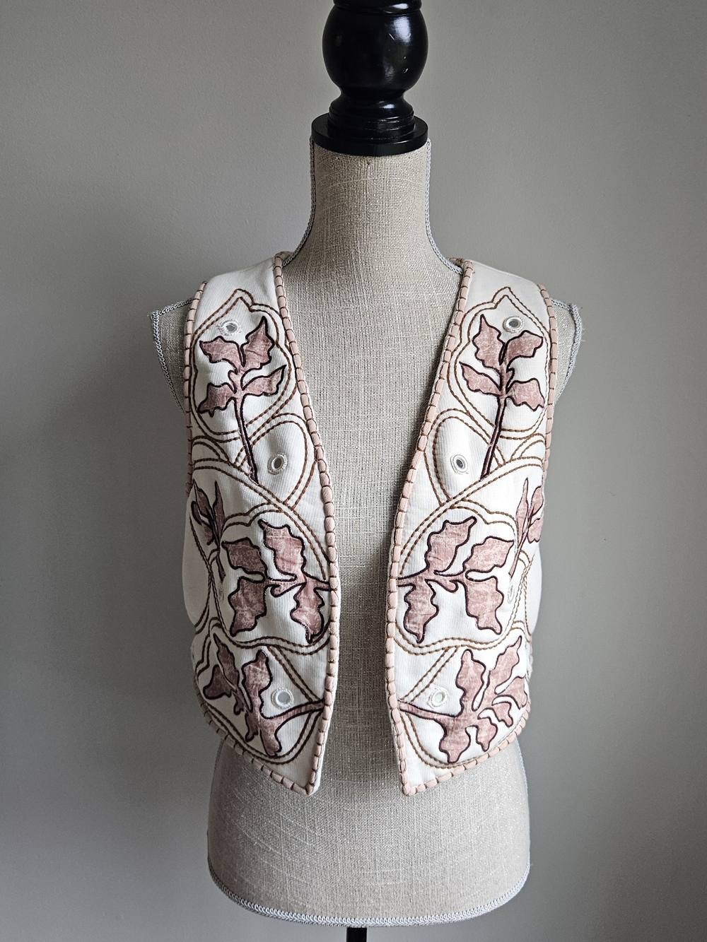 Zara Cream Embroidered Floral Vest with Dusty Rose Accents - Picture 2 of 6